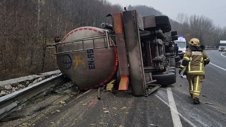 Bursa’da Asit Yüklü Tanker Devrildi: 1 Ölü, Çevre Köyler Uyarıldı