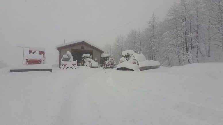 Karakış Artvin’i Vurdu: Köy Yolları Kapandı, Elektrik Kesintileri Yaşanıyor