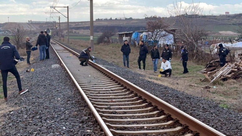 Raylarda Facia: Tren Çarpan Kişi Hayatını Kaybetti