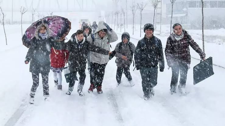 Isparta’da Kar Fırtınası Eğitime Engel Oldu: Tatil Kararı Alındı!