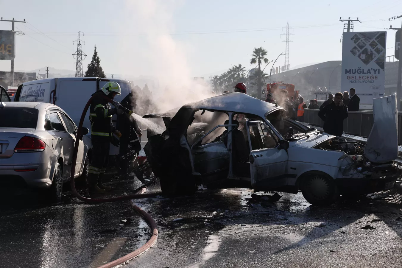 Muğla’da Zincirleme Trafik Kazası: Araçlar Alev Aldı, 7 Kişi Yaralandı