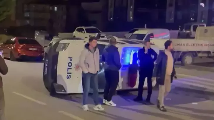 Niğde’de Polis Aracı ile Otomobil Çarpıştı: 2’si Polis 6 Yaralı