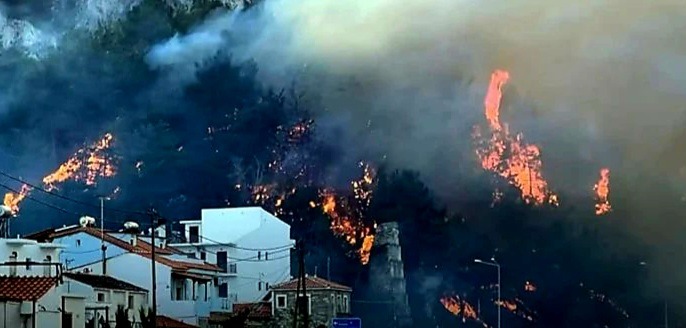 Sisam Adası’nda Yangın Büyüyor, Evler Tahliye Ediliyor!