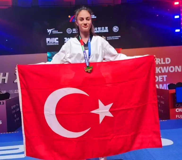 Rakip Tanımadı, Tarihe Geçti: Sena Yılmaz Dünya Şampiyonu!