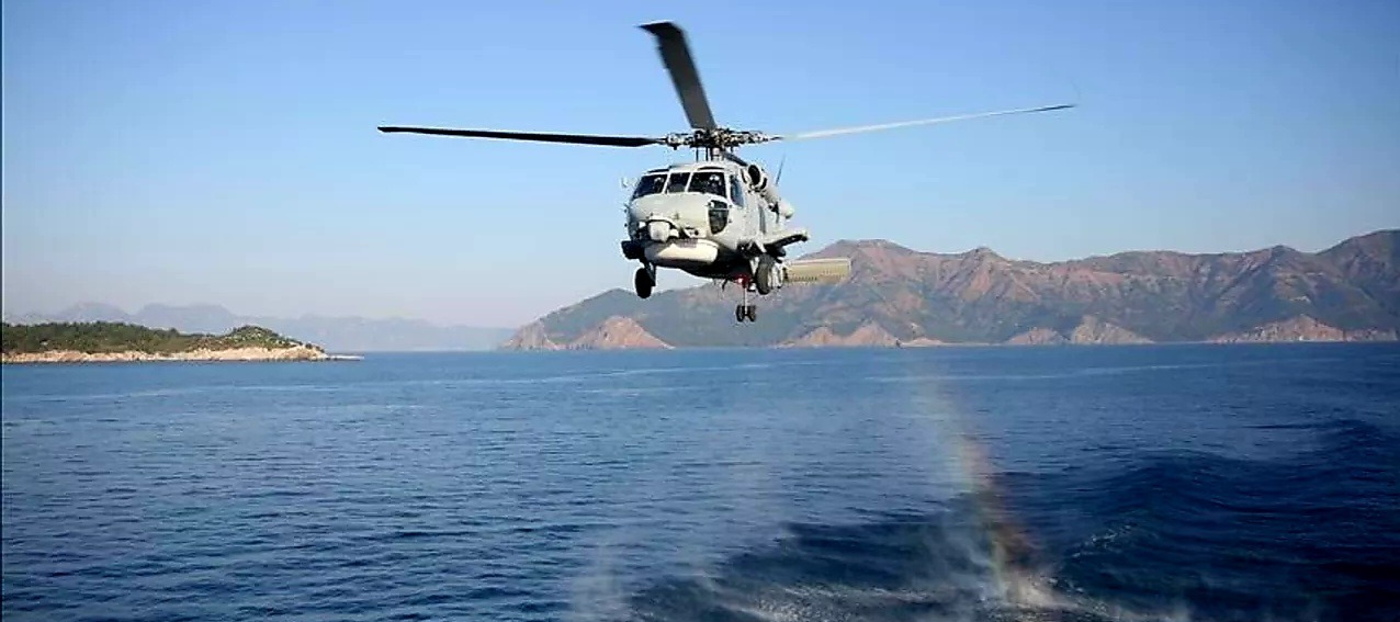 Tatbikatta Nefes Kesen Anlar: Askeri Helikopter Denize Zorunlu İniş Yaptı!