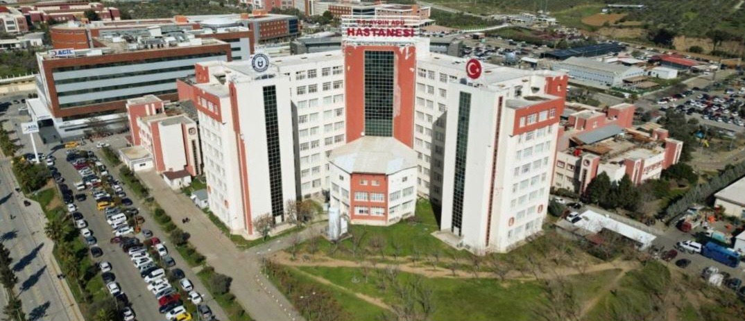 Aydın’da Bir Profesör ve Sekreteri Usulsüz Maddi Talep Gerekçesiyle Gözaltına Alındı