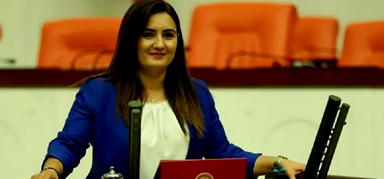 CHP’li Vekilden Şaşırtan Paylaşım: “Ölmedim, Görevimin Başındayım!”